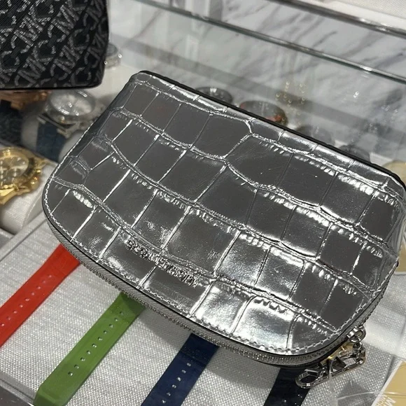 Michael Kors Empire Sm Metallic Crocodile Embossed Leather Travel Pouch
Silver - Picture 6 of 16